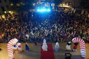 Acto de encendido de la iluminación navideña en Paterna