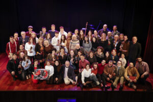 Foto familia de todos los galardonados concurso teatro Mislata 2022