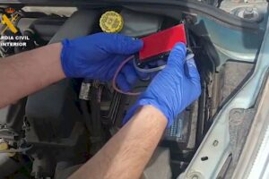 Instala un GPS en el coche de su expareja en Picanya para seguirla y acosarla