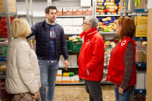 Mislata dona alimentos a Cruz Roja