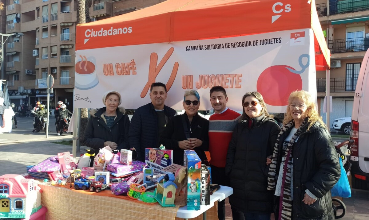Ciudadanos Moncada donación de juguetes