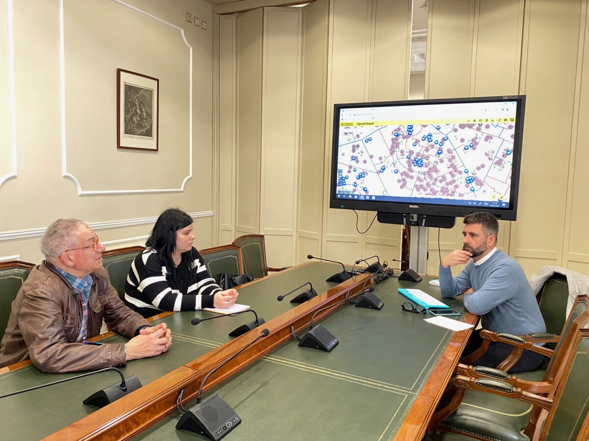 Pere Fuset se reúne con la Asociación de Vecinos y Vecinas de Campanar para estudiar la posibilidad de ofrecer wifi gratuita en el barrio