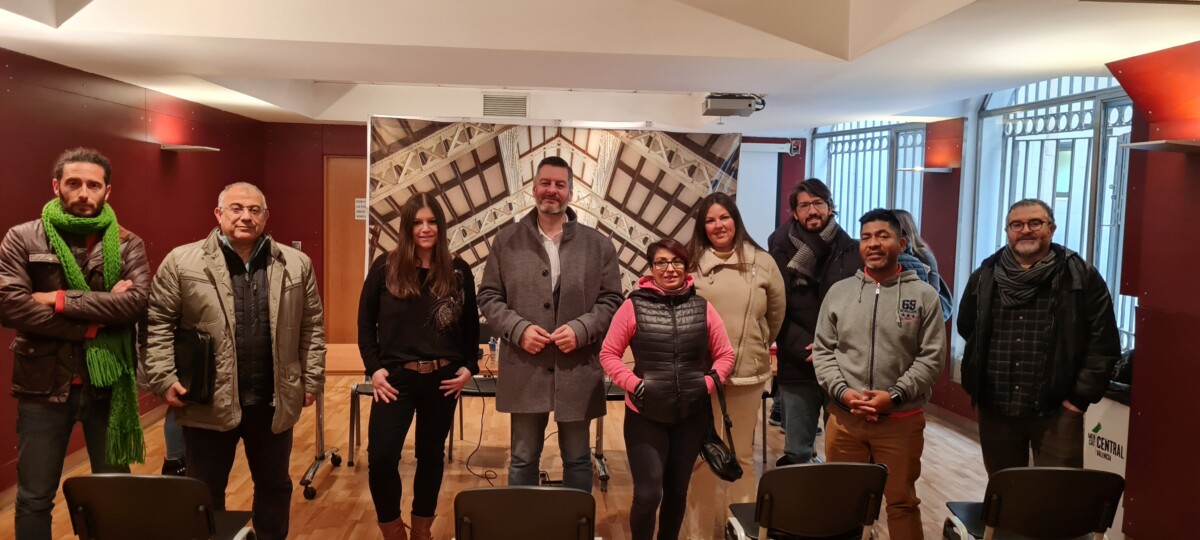 Carlos Galiana, con algunos de los adjudicatarios del Mercado del Grao