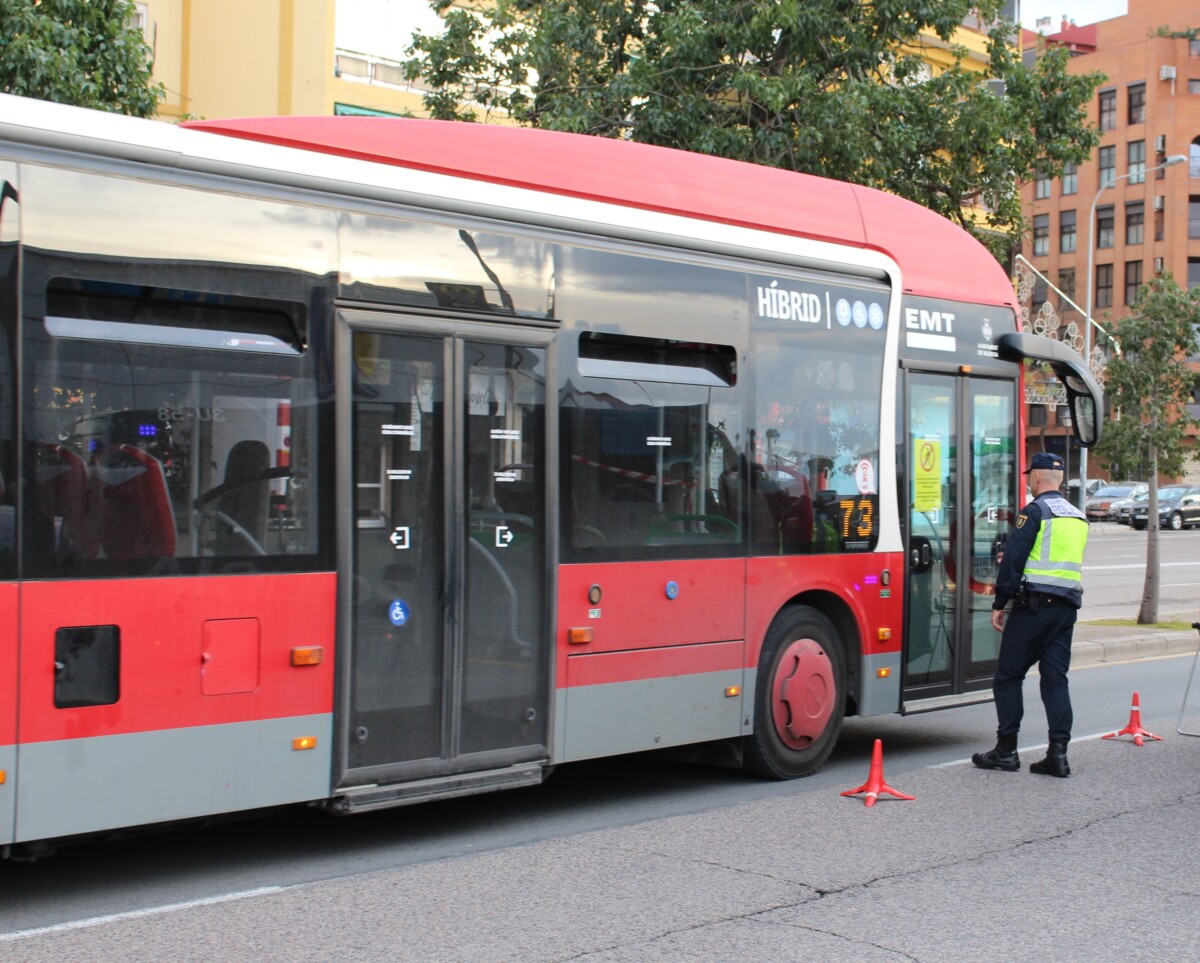 agresión al conductor de un autobús para robarle su mochila