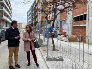 Amparo Folgado,, acompañada por J.J. Zaplana