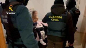 Detenidos tras robar el bolso a punta de pistola a una mujer en Massanassa