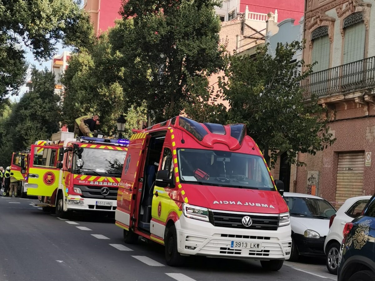 Una mujer muere en el incendio de su casa en la calle de la Reina en el Cabanyal