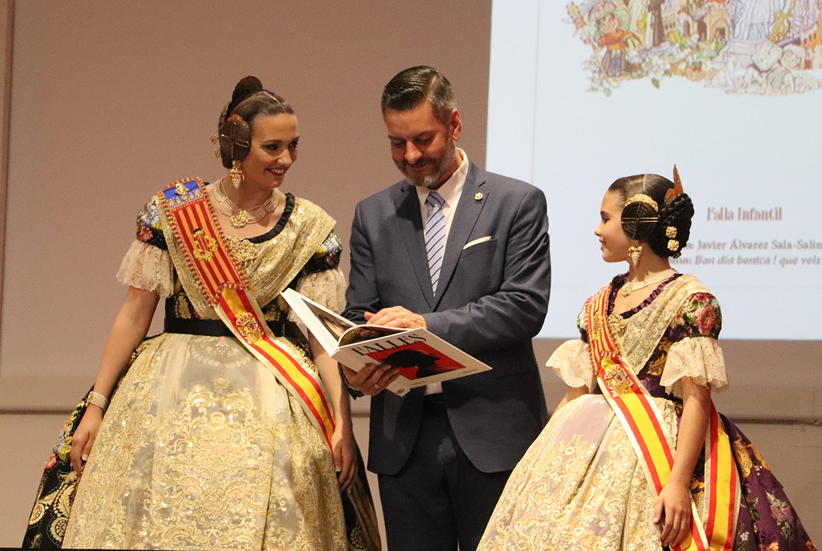 Presentación del Llibre Faller 2023 en el auditorio Santiago Grisolía del Museu de les Ciències