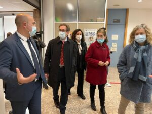 El conseller de Sanitat, Miguel Mínguez, visita junto al alcalde de Massamagrell, Paco Gómez, las nuevas instalaciones de la Unidad de conductas adictivas de la localidad.