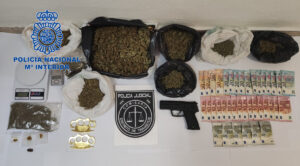 La Policía Nacional acaba con un punto de venta de droga frente a un centro escolar en Exposició