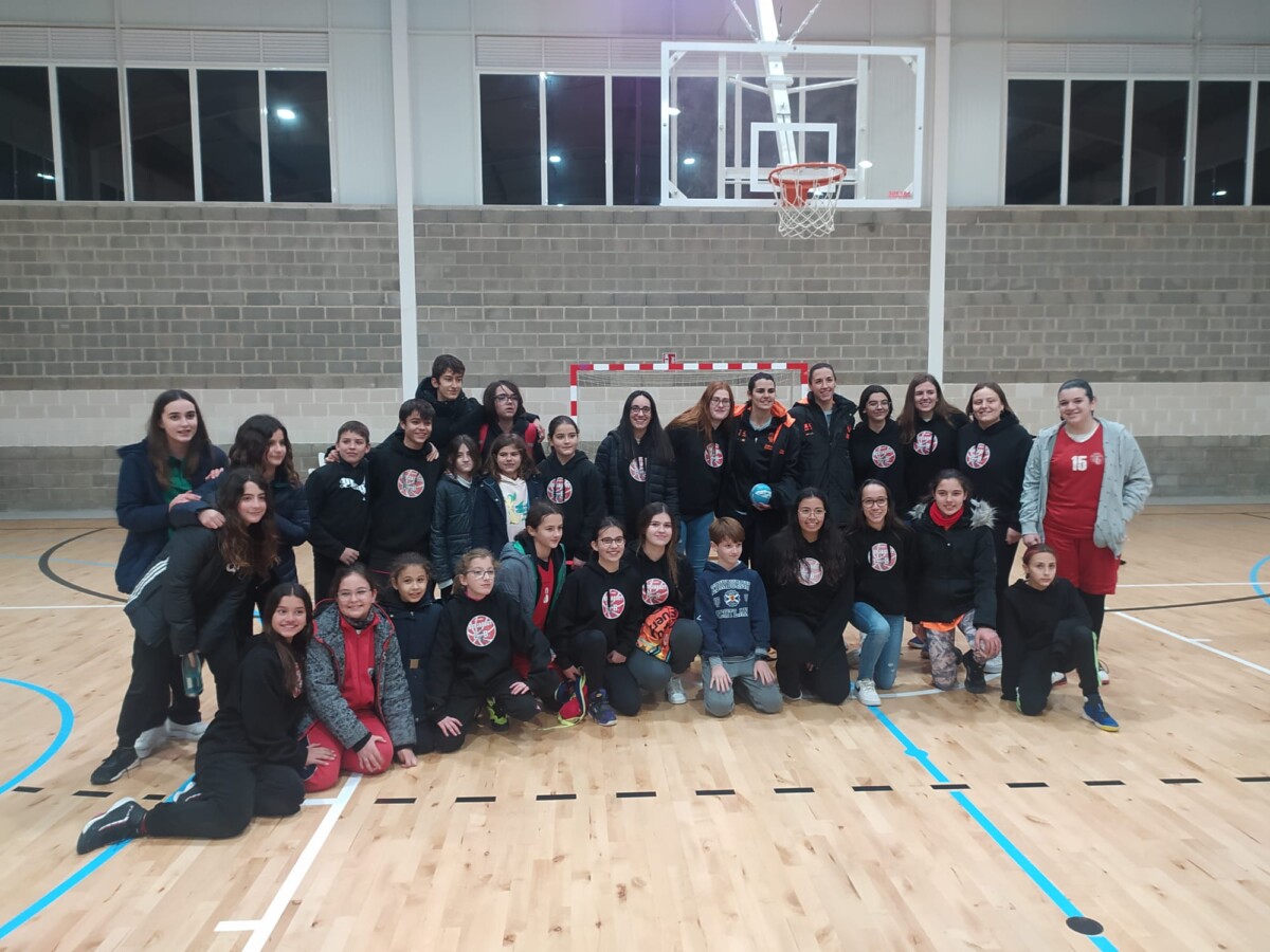 Visita Queralt Casas y Leticia Romero al CB Burjassot