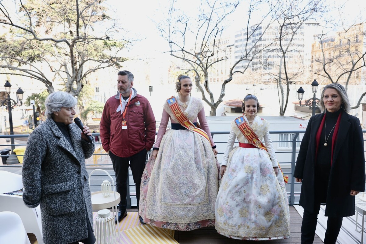 Inauguración del Saloncito fallero en la Plaza del Ayuntamiento