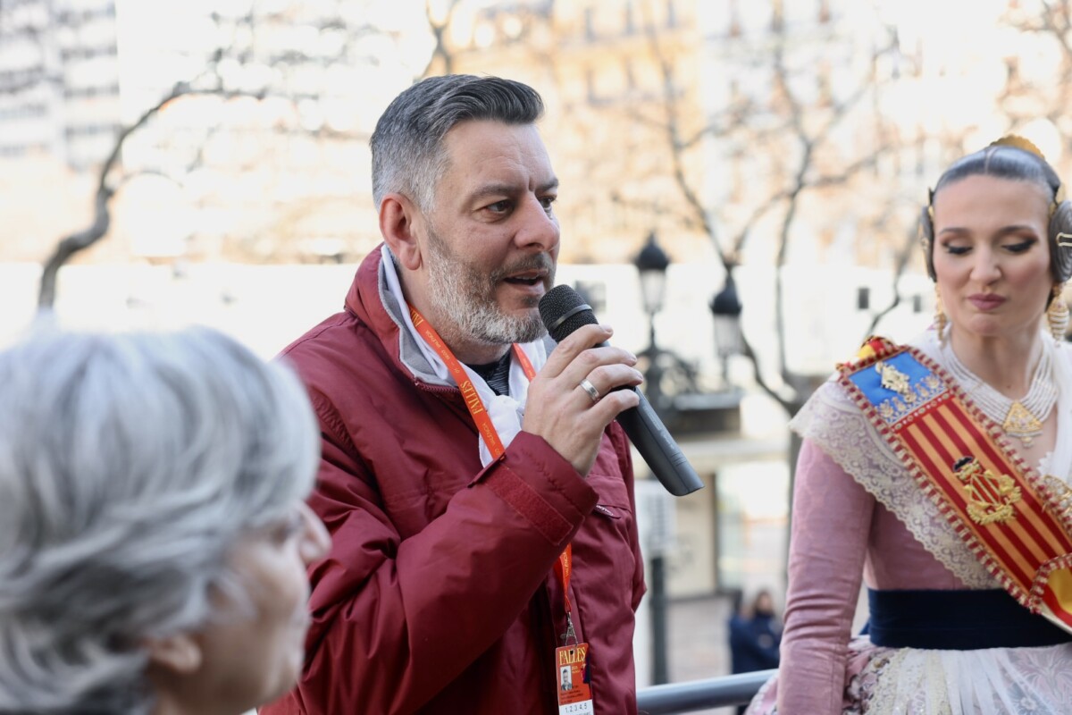 Inauguración del Saloncito fallero en la Plaza del Ayuntamiento