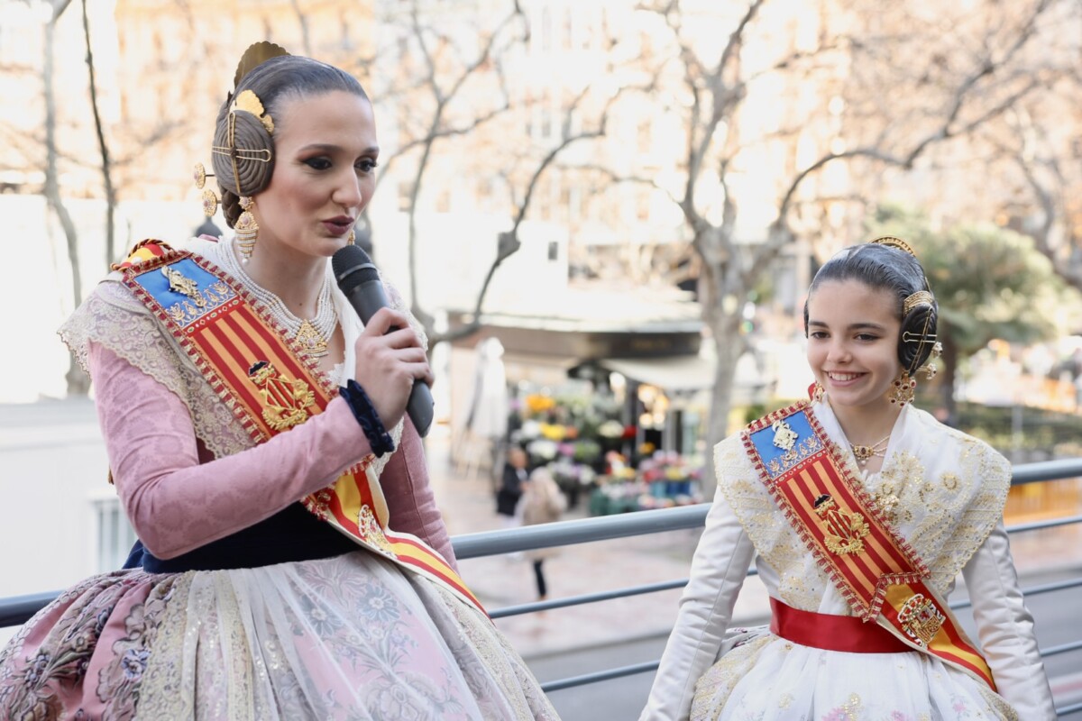 Inauguración del Saloncito fallero en la Plaza del Ayuntamiento