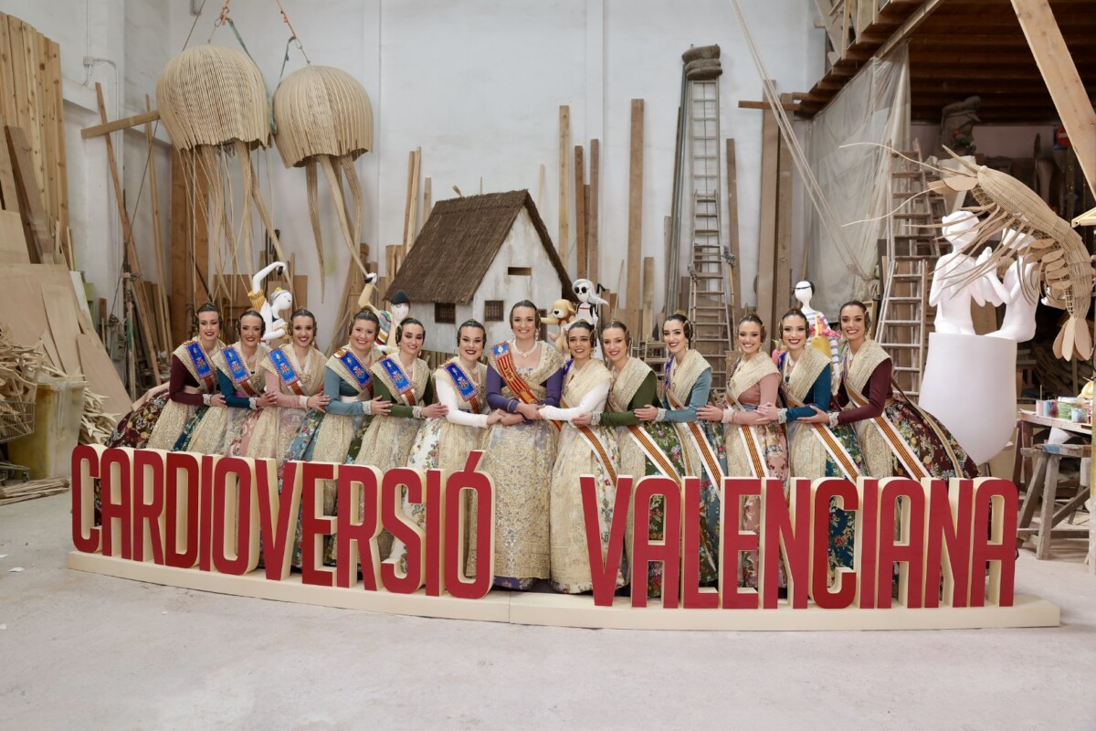 Visita de las Falleras Mayores de Valencia, el alcalde Ribó y el presidente de JCF, Carlos Galiana, a la Ciudad Fallera y los talleres falleros.