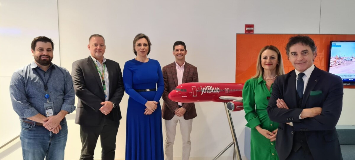 El secretario autonómico de Turisme, Francesc Colomer, ha presentado en Nueva York la oferta turística de la Comunitat Valenciana ante más de 100 turoperadores y medios de comunicación estadounidenses.