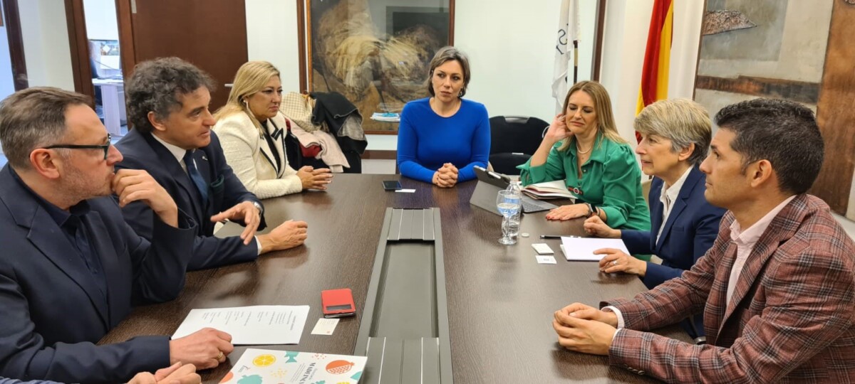 El secretario autonómico de Turisme, Francesc Colomer, ha presentado en Nueva York la oferta turística de la Comunitat Valenciana ante más de 100 turoperadores y medios de comunicación estadounidenses.