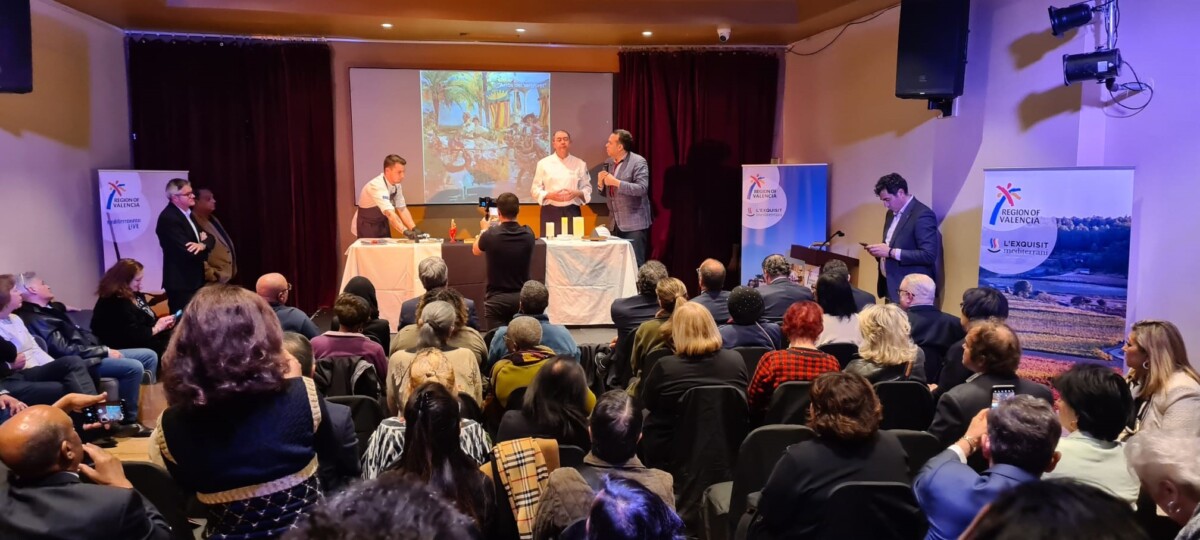 El secretario autonómico de Turisme, Francesc Colomer, ha presentado en Nueva York la oferta turística de la Comunitat Valenciana ante más de 100 turoperadores y medios de comunicación estadounidenses.