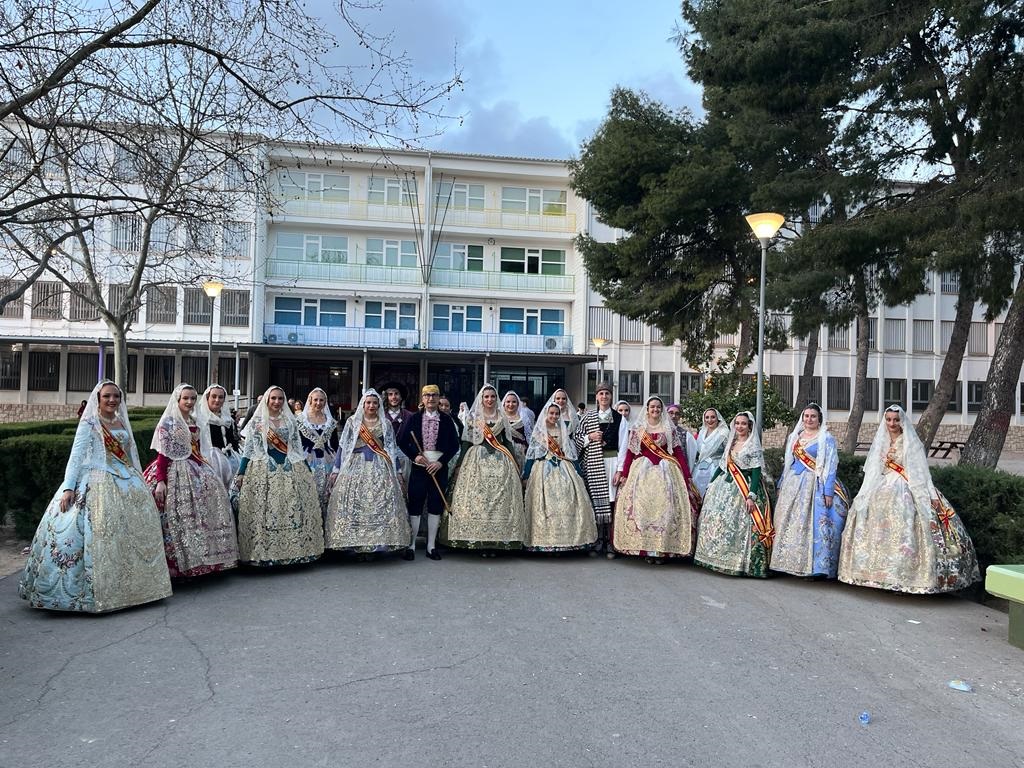 Ofrena de Flors de les Falles d'Alaquàs a la Mare de Déu de l'Olivar