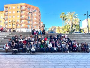 Familias participantes en el proyecto GAIA en el acto de entrega de diplomas a bebés