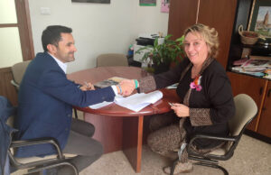 Firma Convenio aparcamiento Benetússer