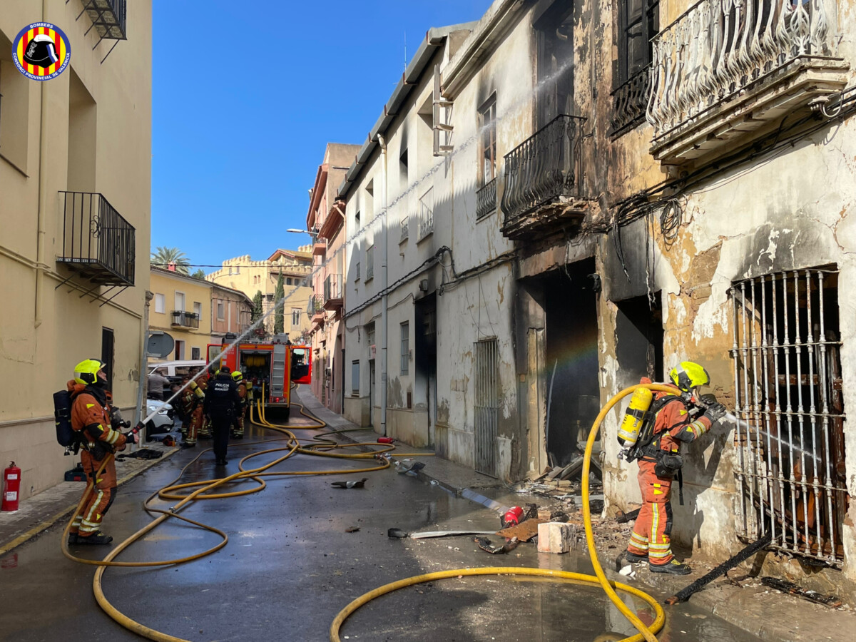 Incendio de una empresa de plásticos en Burjassot