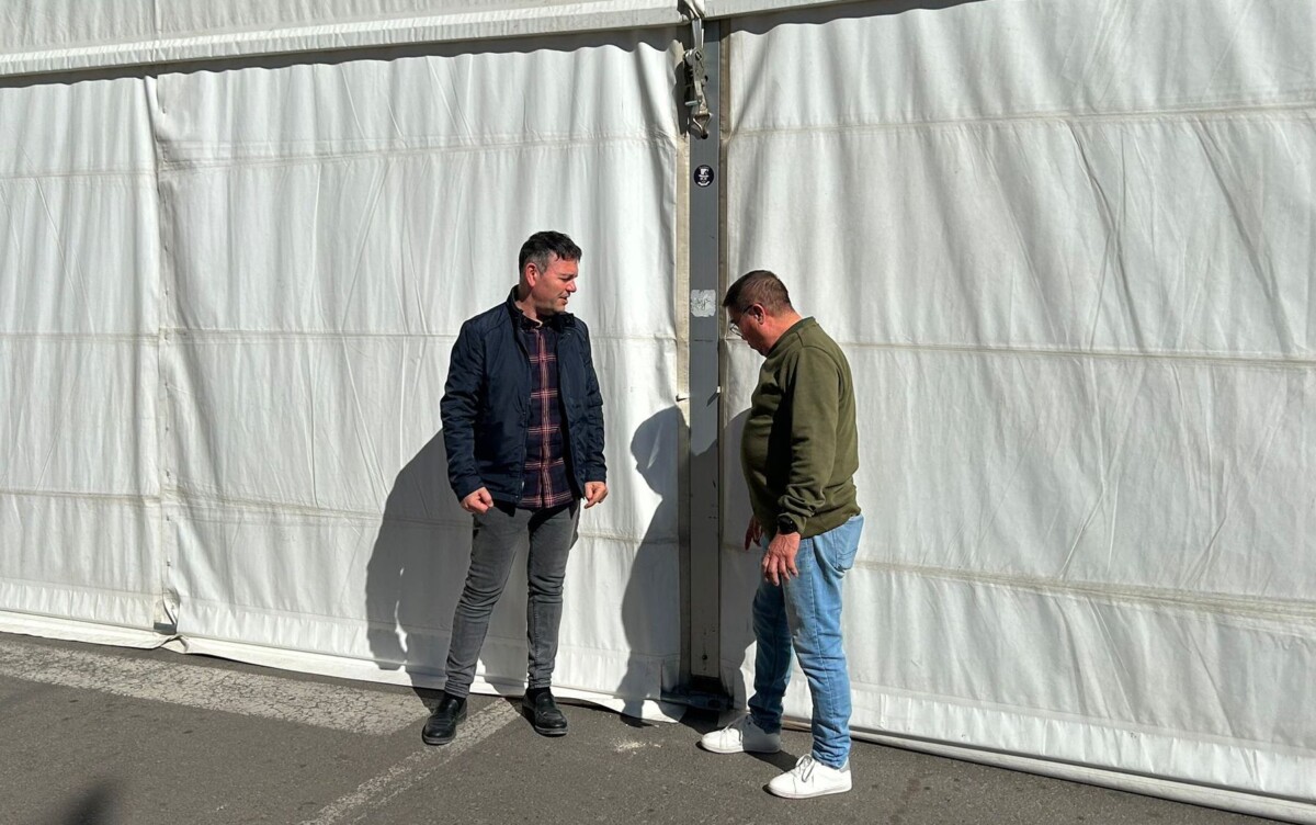 Visita alcalde Jesús Monzó carpas falleras