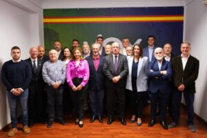 Los candidatos de Vox junto a Ignacio Gil Lázaro y Carlos Flores