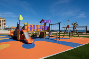 nuevo parque intergeneracional en Port Saplaya con infraestructuras de ocio para todas las edades
