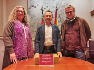 Michel Montaner, alcalde de Xirivella, Karin Jansen, portaveu de Podem, i Ricard Barberà, portaveu de Compromís