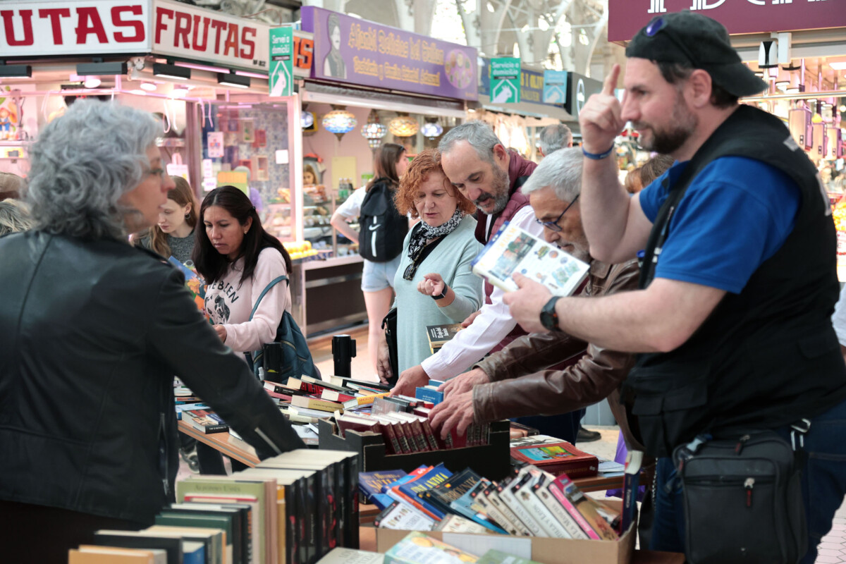 Mercadillos solidarios de libros en Valencia