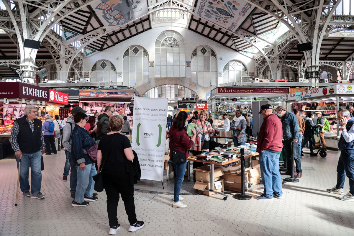 Mercadillos solidarios de libros en Valencia