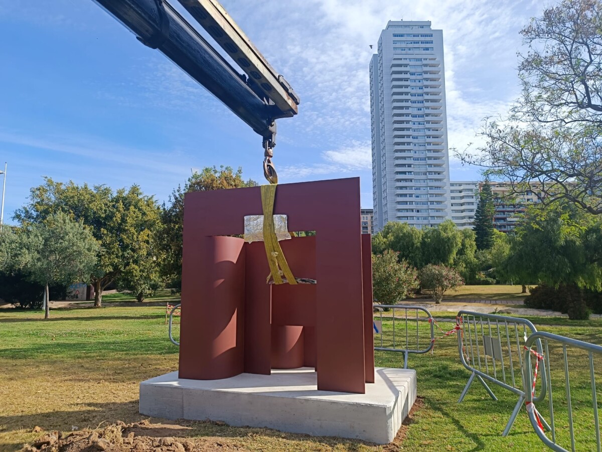 Dos esculturas de Diesco, instaladas en el Jardín del Túria