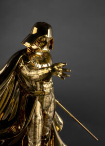 Darth Vader dorado en porcelana creado por Lladró para celebrar el 70 aniversario de la marca