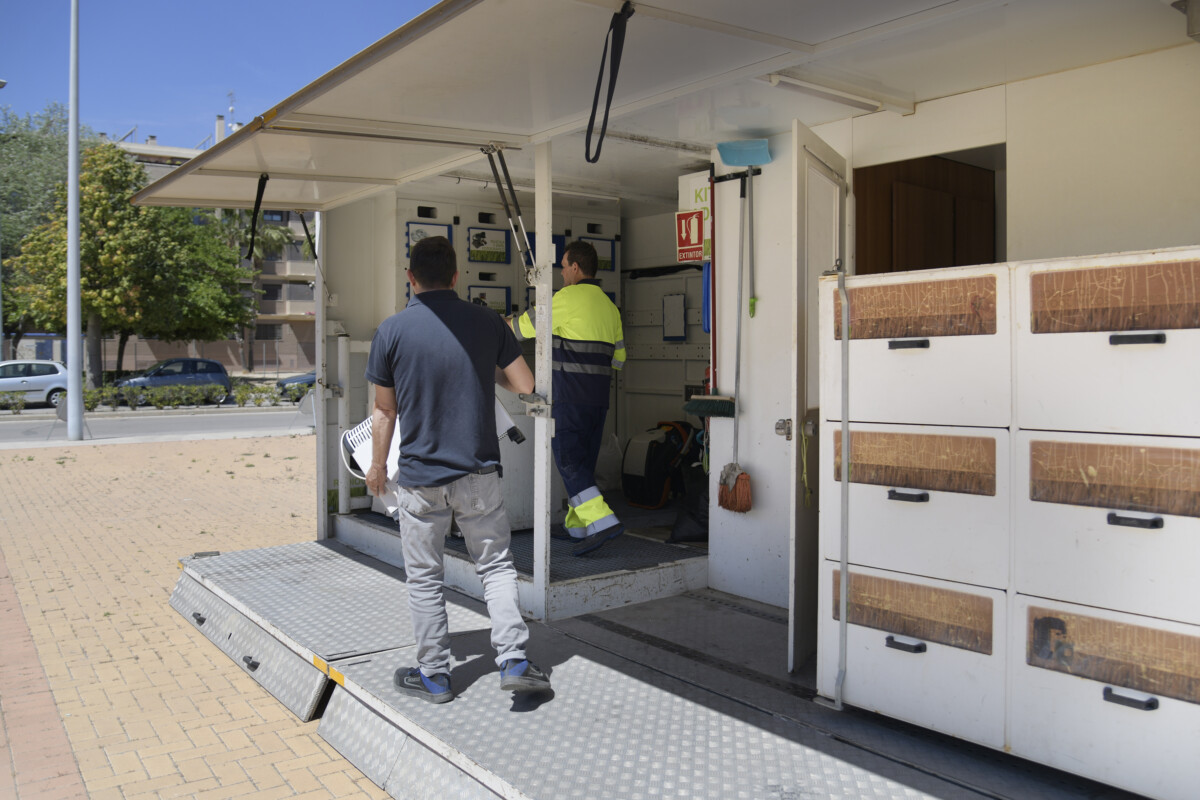 Nuevo ecoparque móvil en la plaza Reino Unido de Paiporta