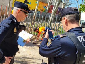 Policia Local Alfafar muestra excrementos perros