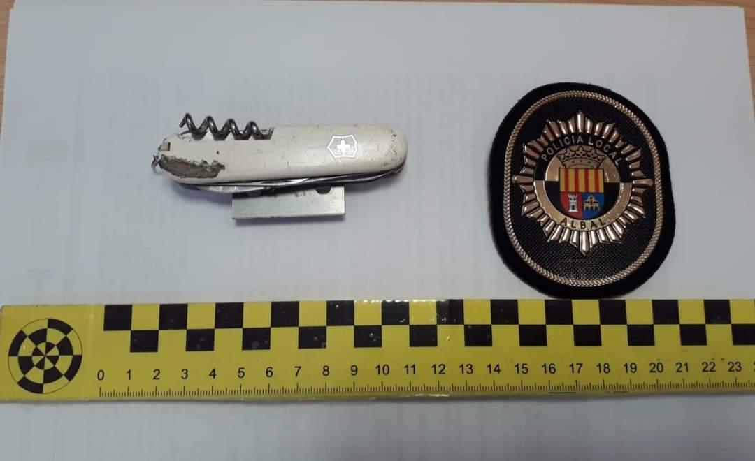Navaja intervenida al detenido