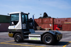 Tractor de terminal propulsado por hidrógeno, en el Puerto de Valencia