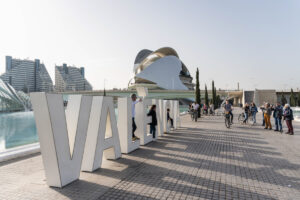 Corpóreo Valencia frente a Palau de Les Arts