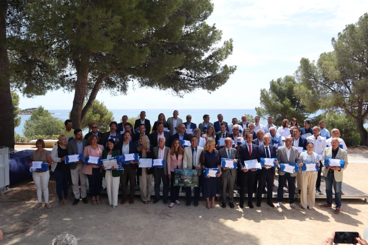 Entrega de las banderas azules a las playas de València