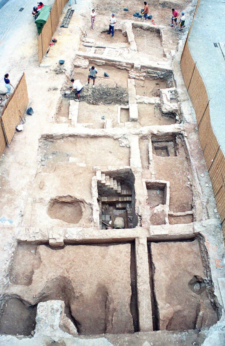 Excavación en la calle Alta