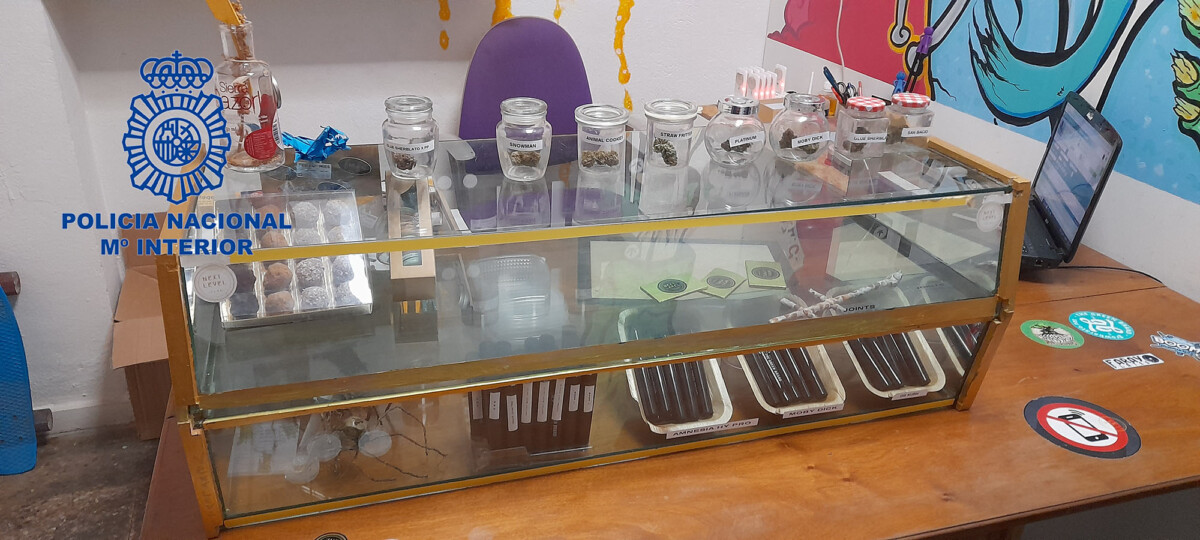 Objetos intervenidos en una asociación cannábica de Valencia