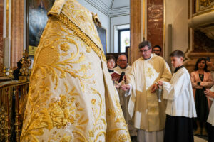 Bendición del Manto Histórico en la Basílica