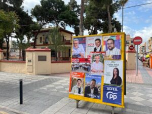 Albal pegada carteles Elecciones Municipales