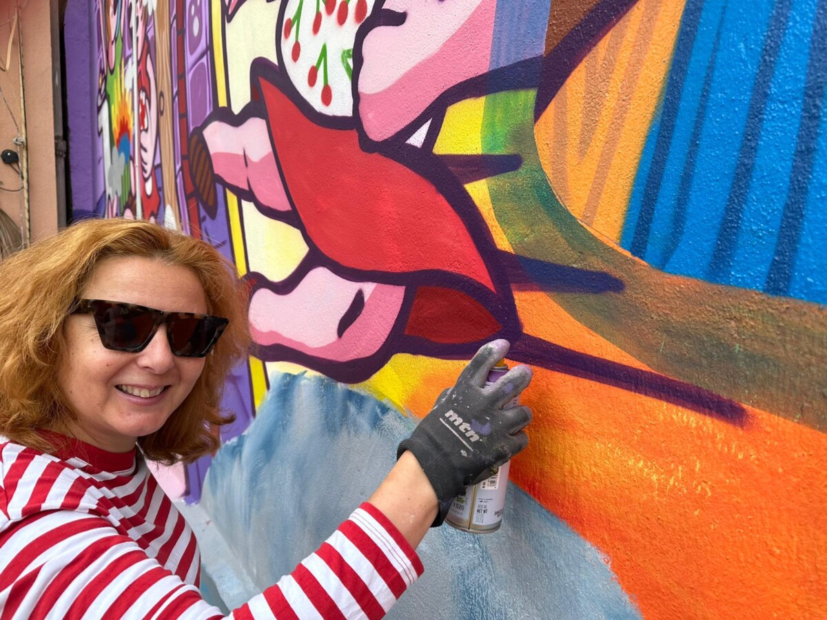 Barbiturilkills realiza el mural de homenaje a los enfermos de Alzheimer