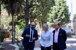 Mamen Peris, Jordi Cañas y Jesús Pastor de Ciudadanos en la fábrica de Dacsa