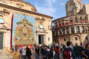 Tapiz floral del centenario de la coronación de la Virgen