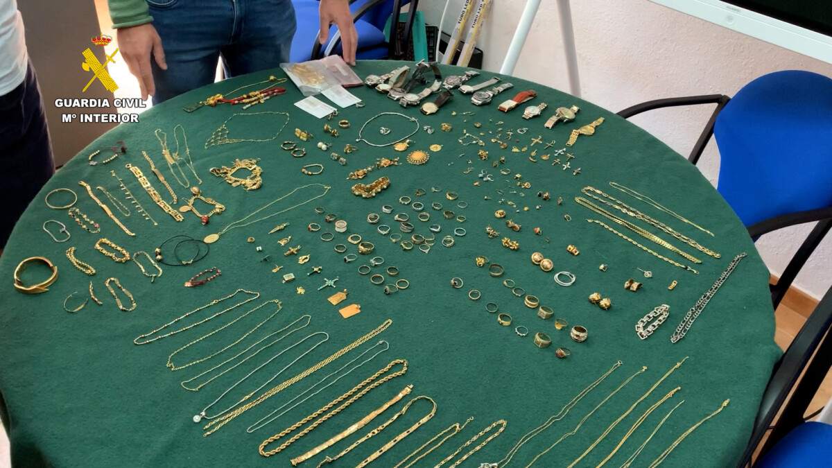Joyas recuperadas por la Guardia Civil en otro registro domiciliario
