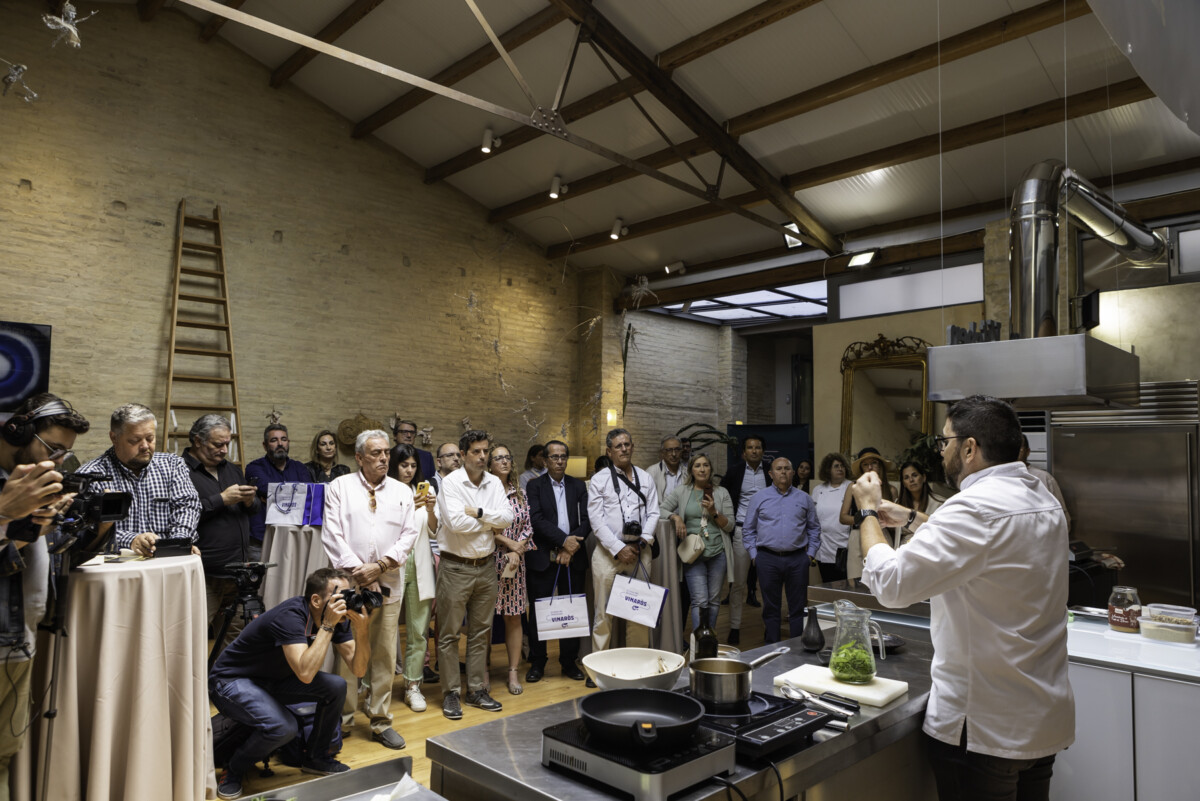 Showcooking en Russafa sobre la cocina del langostino de Vinaròs