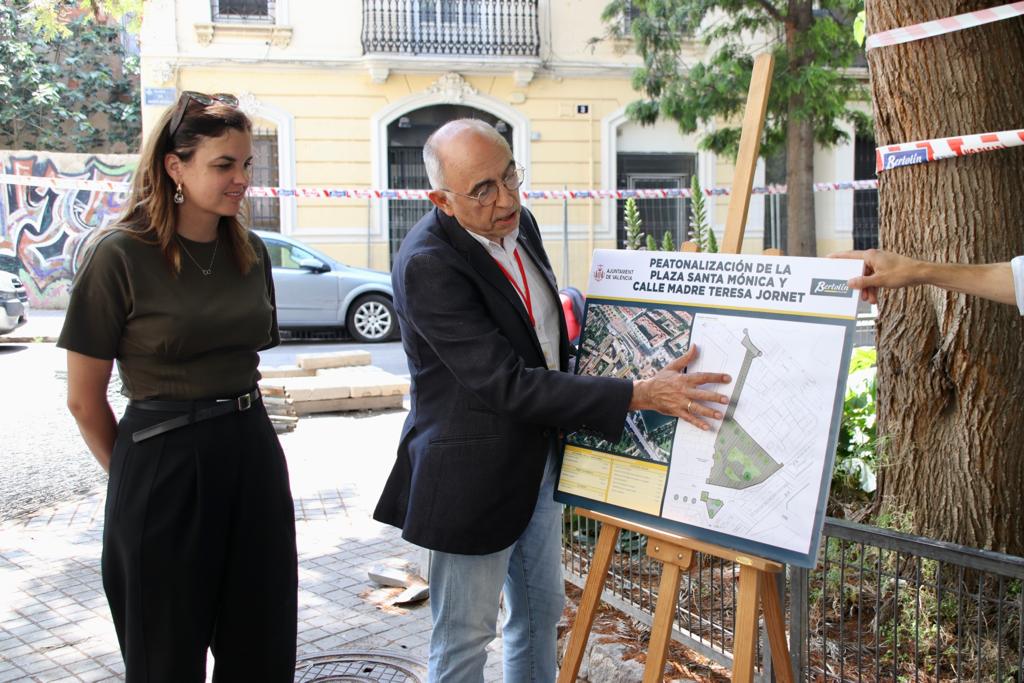 Obras de peatonalización en la plaza de Santa Mónica